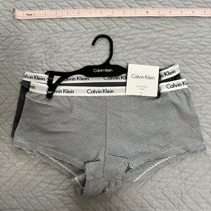 New Calvin Klein 2-pack boyshort set - Medium